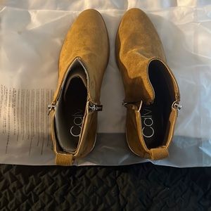 CalvinKlein womens Denieces3 block heel ankle bootie in size 9 M